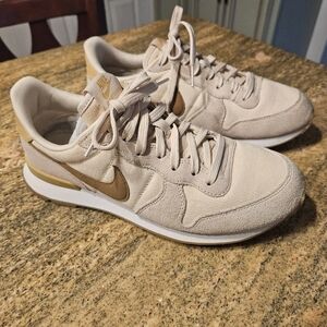 Nike Ladies Cream and Gold Sneakers Sz 8